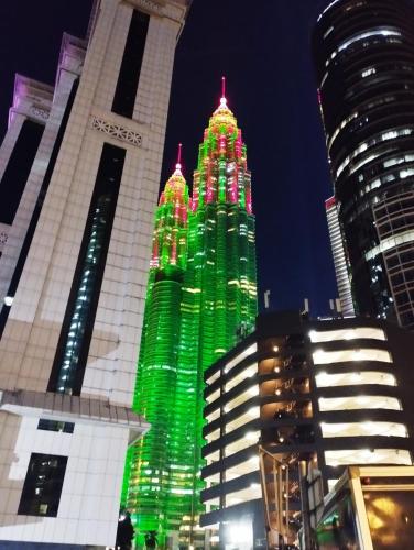 Sky suites KLCC by Kuala Lumpur Family Room Stay — 4-Star Luxury Hotel in Kuala Lumpur, Malaysia