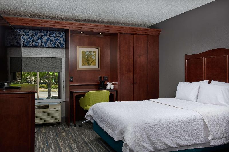 Hampton Inn Atlanta NW Cumberland - photo 21