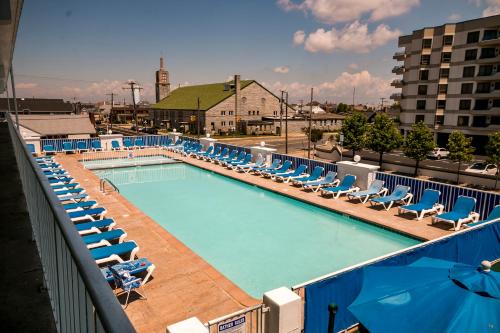 Admiral Resort Motel - photo 32