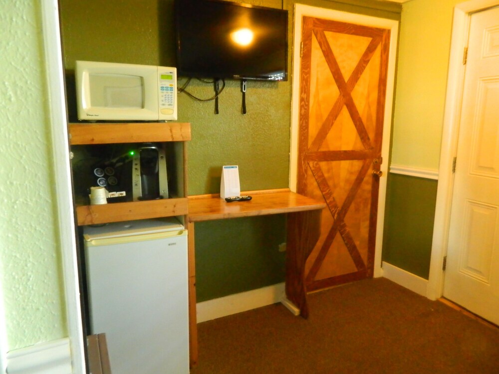 Country Motor Inn - photo 41