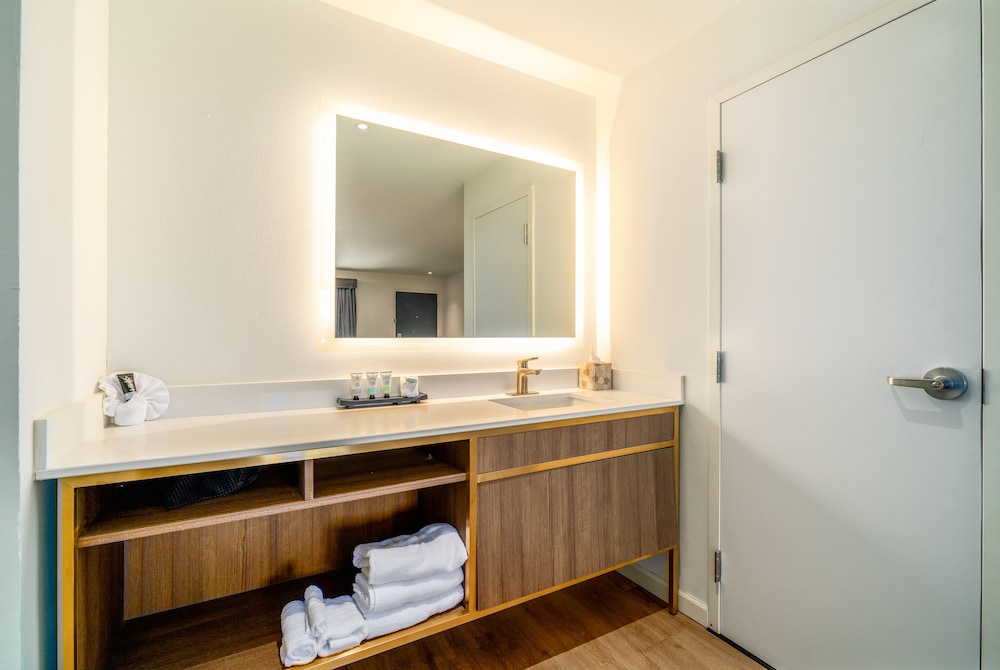 Trend Hotel at LAX Airport - photo 18