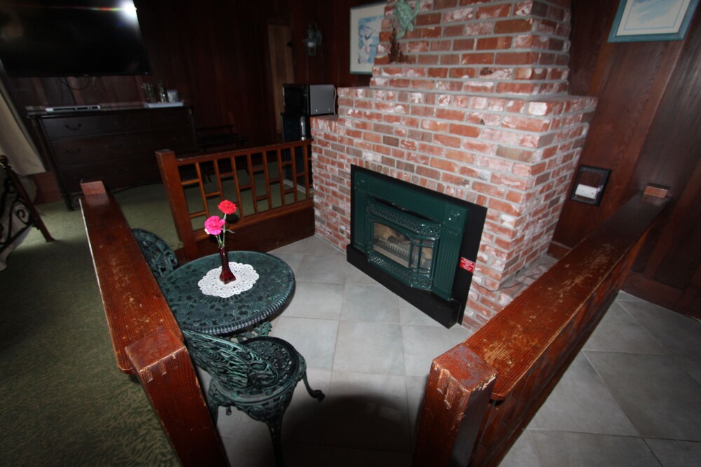 Edgewater Beach Inn - photo 35