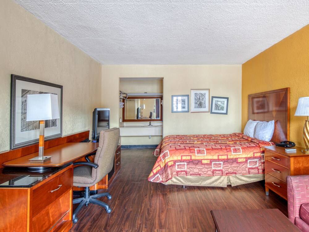 Knights Inn Forest Park - photo 21