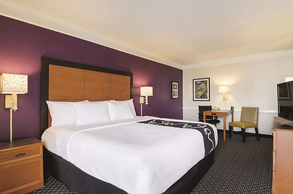 La Quinta Inn by Wyndham San Marcos - photo 23