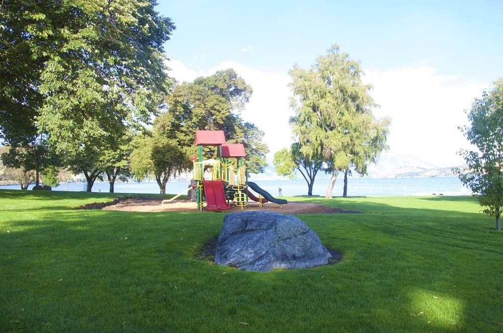 Lakeside Lodge And Suites - photo 33