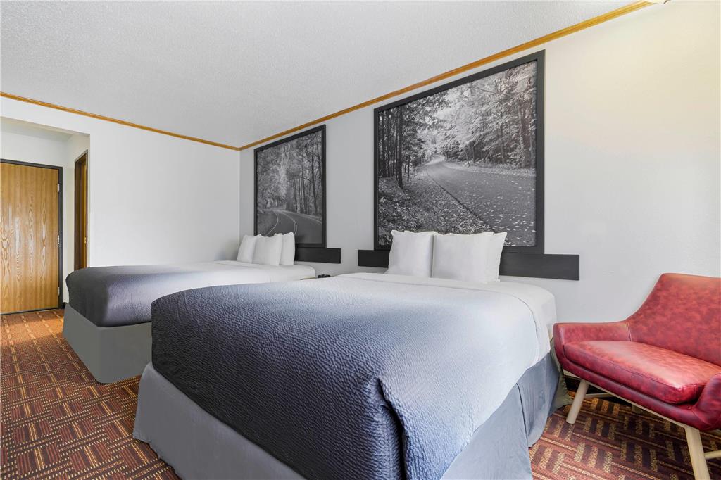 Super 8 by Wyndham Eveleth - photo 43