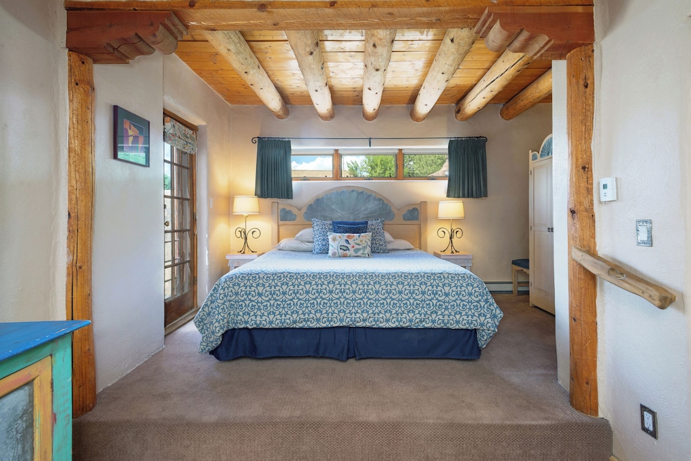 Inn on La Loma Plaza - photo 16