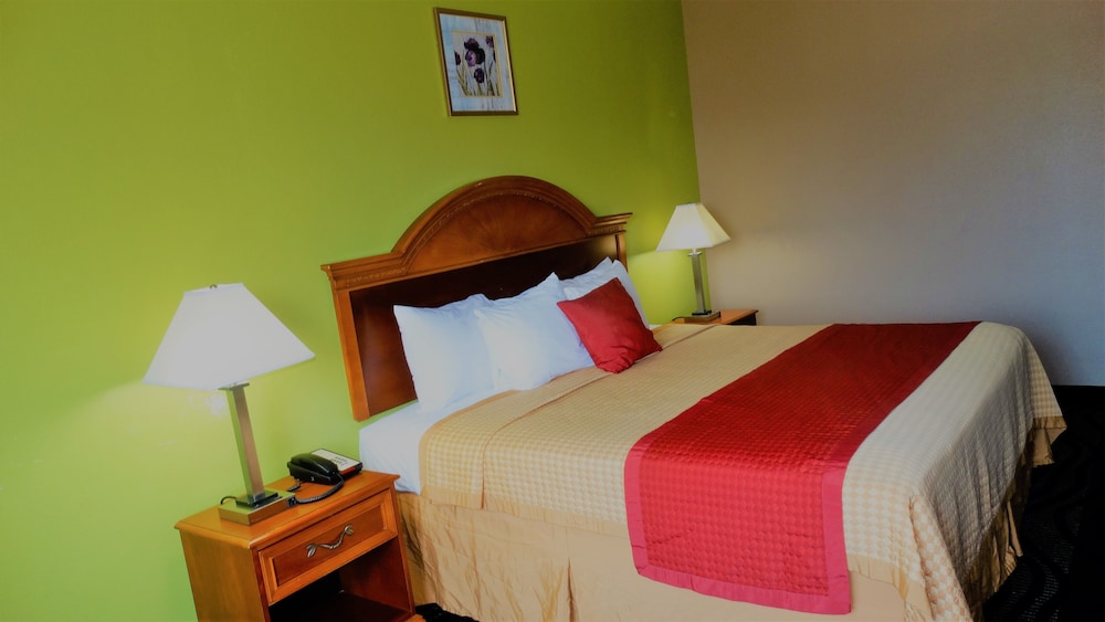 Oak Tree Inn & Suites - photo 13