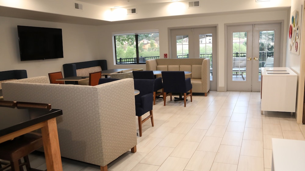 Holiday Inn Express & Suites Colorado Springs North by IHG - photo 63