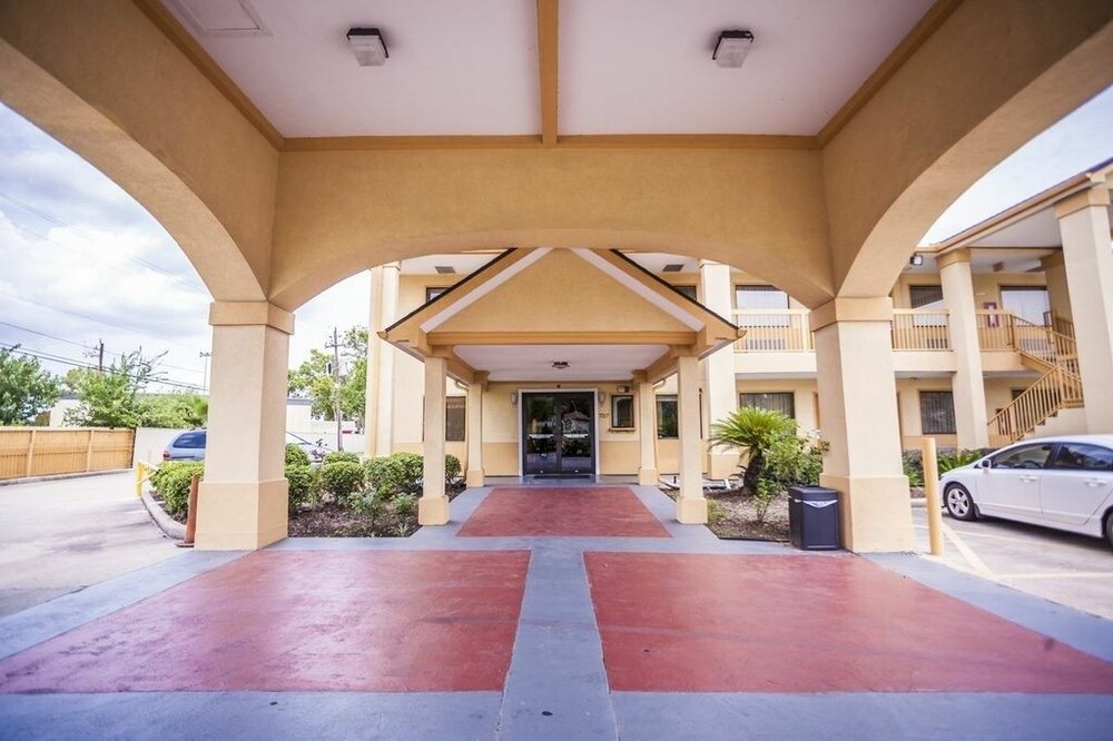 Downtowner Inn and Suites Hobby - photo 14