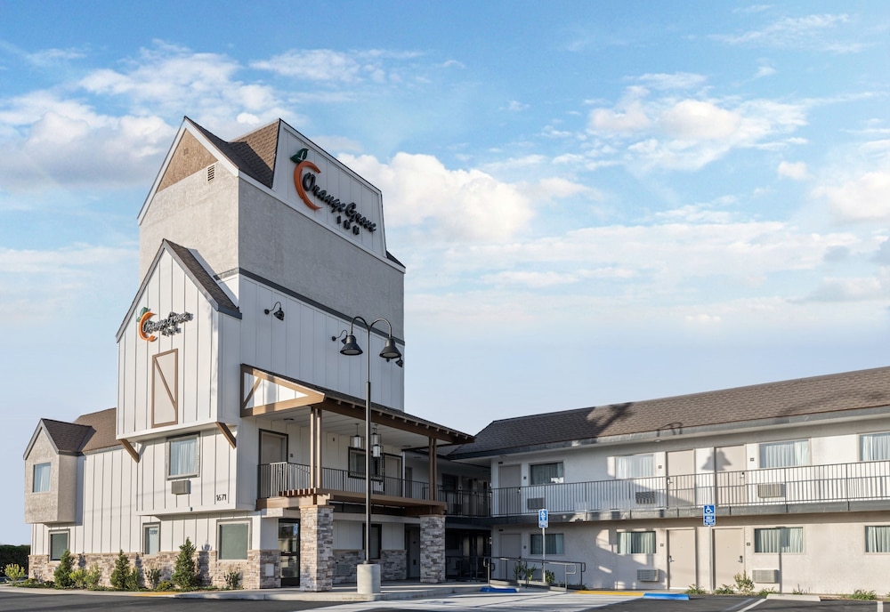 Orange Grove Inn - carbon neutral hotel in Tustin