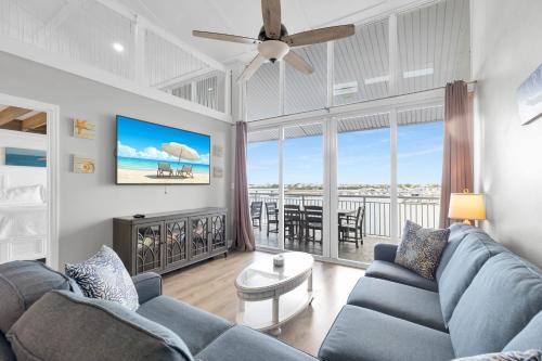 St John Downtown Waterfront Penthouse Pool Parking Dock in Key West, United States