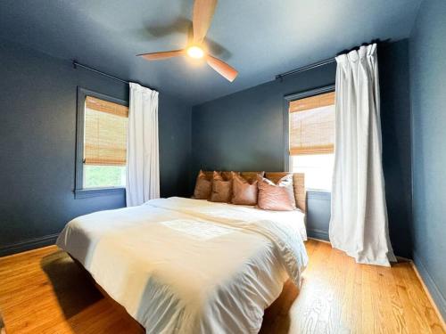 King Bed with Bunkbed Room Gallatin Stays — hotel in Gallatin