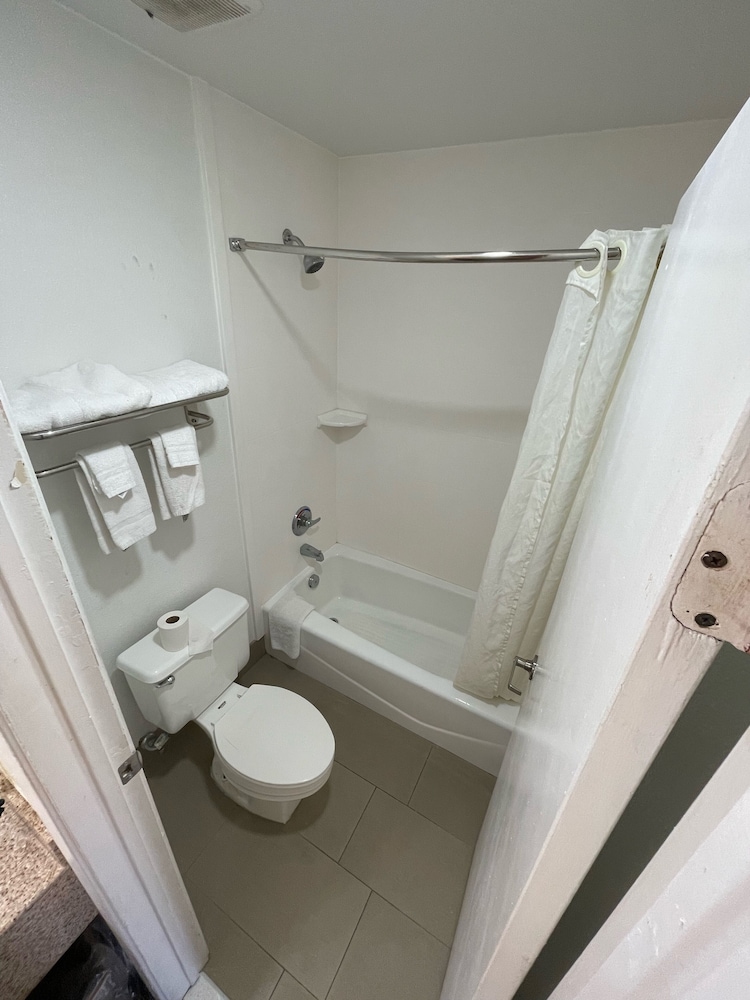 Super 8 by Wyndham San Marcos - photo 12