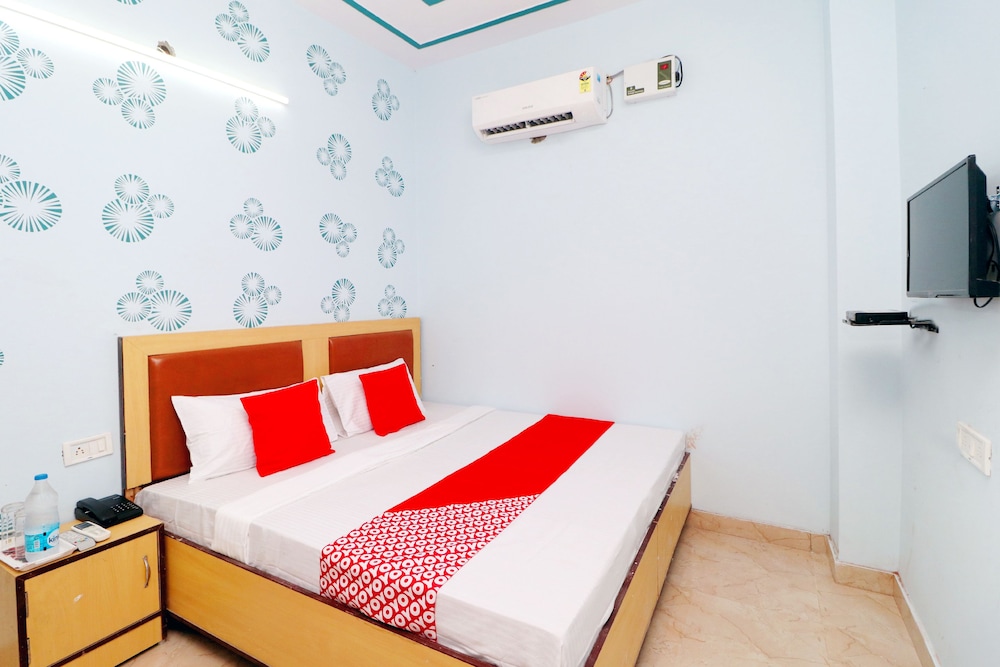 Oyo 43966 Jaura Inn