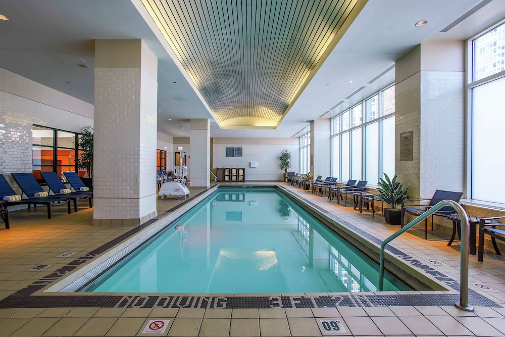 Embassy Suites by Hilton Chicago Downtown Magnificent Mile - photo 34