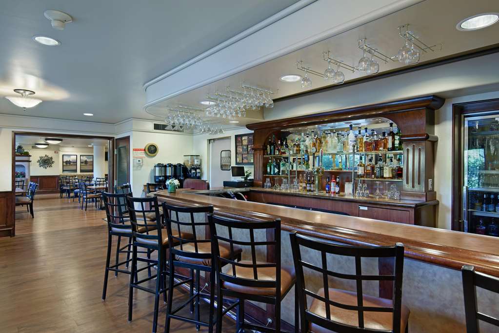 Oxford Suites Yakima - photo 13