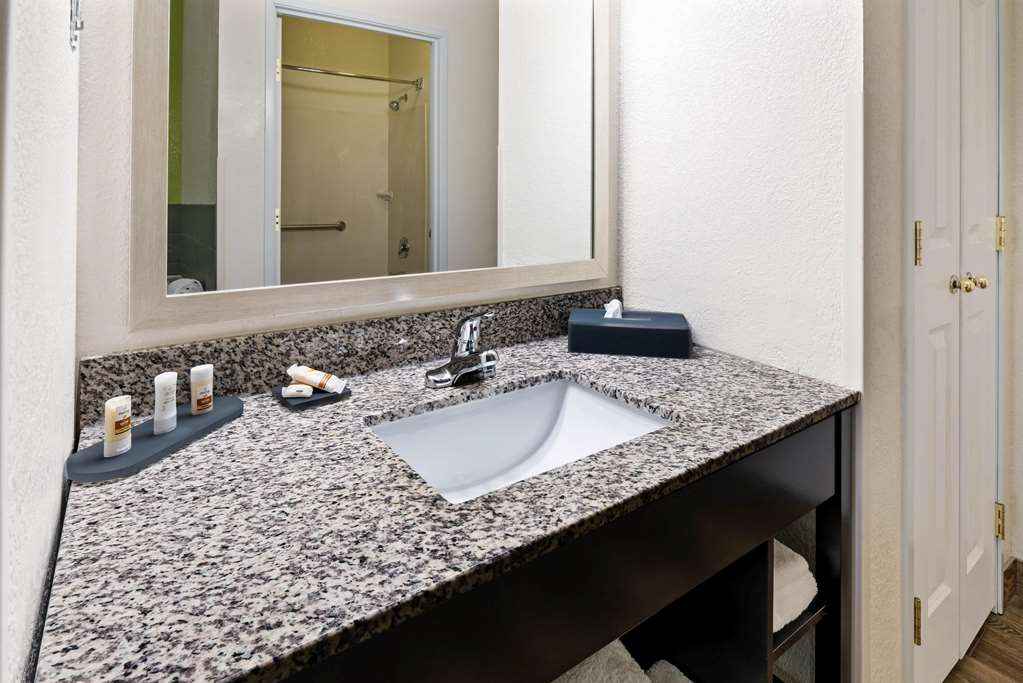 La Quinta Inn & Suites by Wyndham Fruita - photo 21