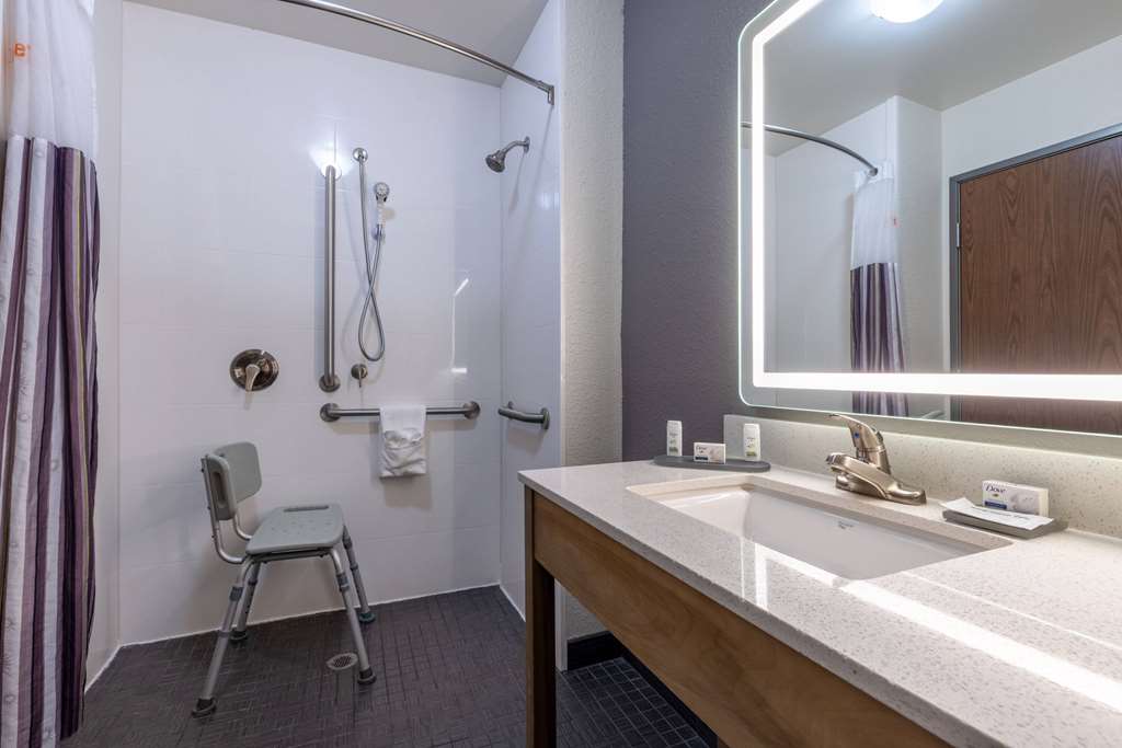La Quinta Inn & Suites by Wyndham Morgantown - photo 37