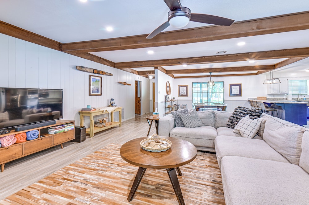 Home W Lake Texoma View Game Room And Bar 21992918 — Mead