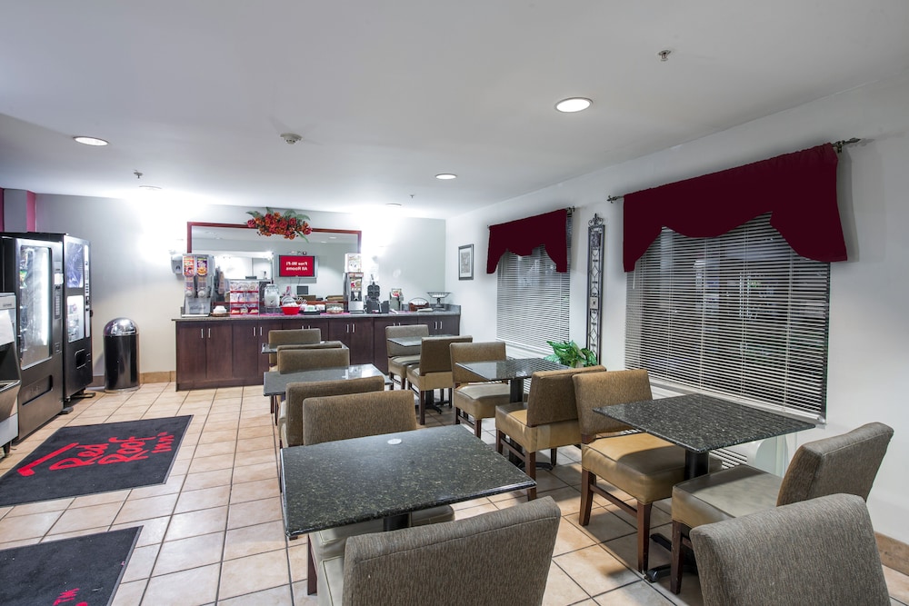 Red Roof Inn & Suites Savannah Airport - photo 28