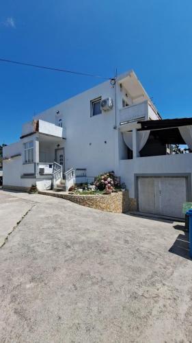 Apartments with parking space Palit Rab 22676 — 4-Star Luxury Hotel in Rab, Croatia
