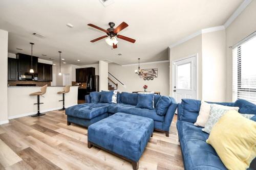 Cozy & Spacious Getaway 4Bedroom With King bed & Backyard in Houston, United States