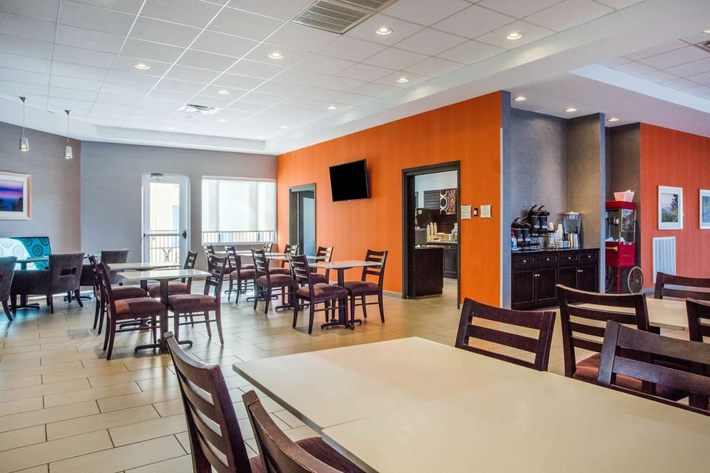 La Quinta Inn & Suites by Wyndham Lynchburg at Liberty Univ. - photo 54