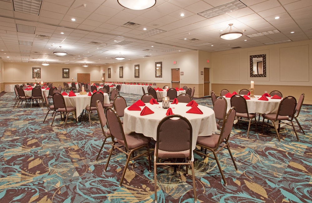 Holiday Inn Express Hotel & Suites Beatrice by IHG - photo 130