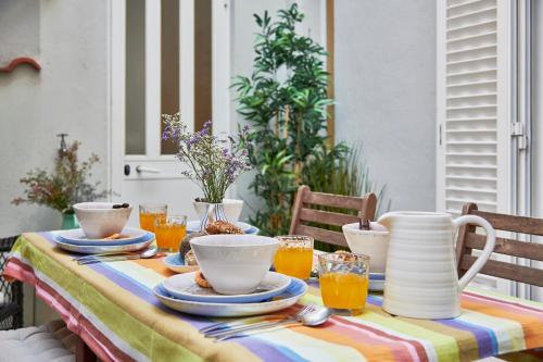 Spacious Bairro Alto Apartment Courtyard By TimeCooler