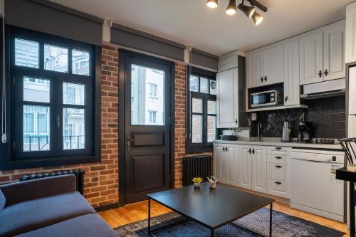 Cozy Urban 1BR Nest with Balcony Charm — 4-Star Luxury Hotel in Istanbul, Turkey