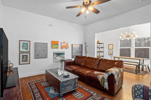 Heights Home Nr DT Washington Desk Yard BBQ — 4-Star Luxury Hotel in Houston, United States