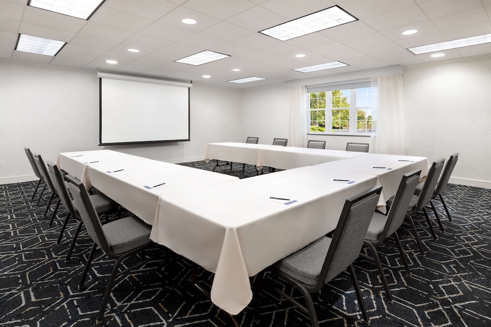 Homewood Suites by Hilton Manchester Airport - photo 41