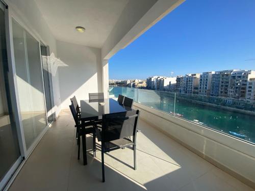 St Julians Seafront Apartment — 4-Star Luxury Hotel in San Giljan, Malta