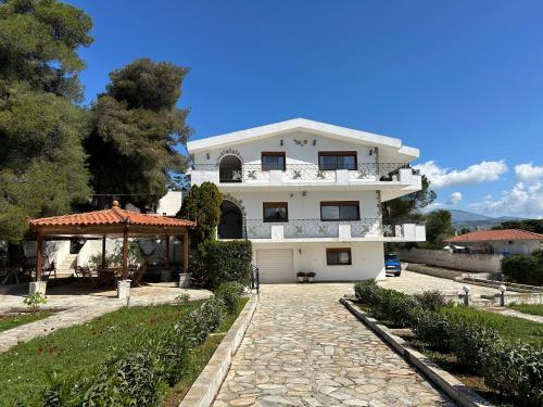 Villa Evita — 4-Star Luxury Hotel in Korinthos, Greece