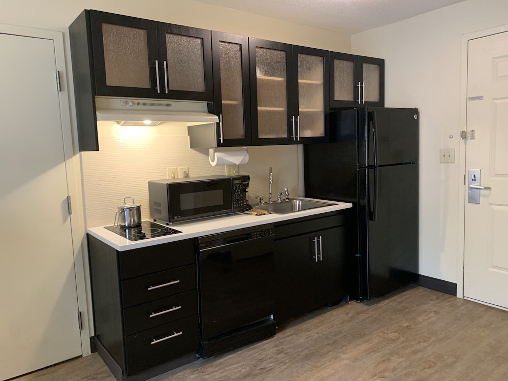 Candlewood Suites Raleigh Crabtree by IHG - photo 22