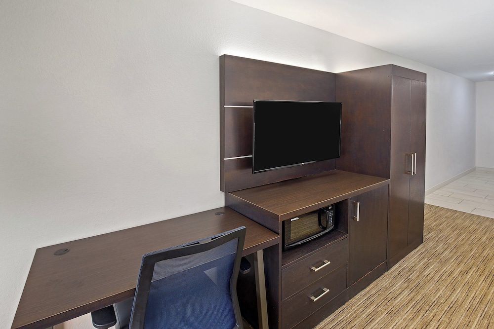 Holiday Inn Express & Suites Locust Grove by IHG - photo 19