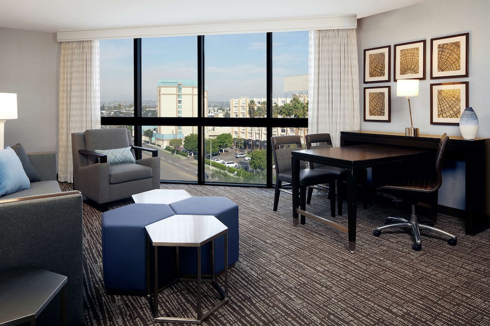 Embassy Suites by Hilton Los Angeles International Airport North - photo 12
