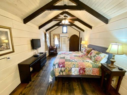 Tiny Home Cottage Near the Smokies #3 Ingrid - photo 6