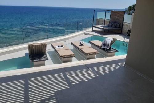 Luxury Villa Dioskouroi Heated eco pool & jacuzzi — 4-Star Luxury Hotel in Kalyves, Greece