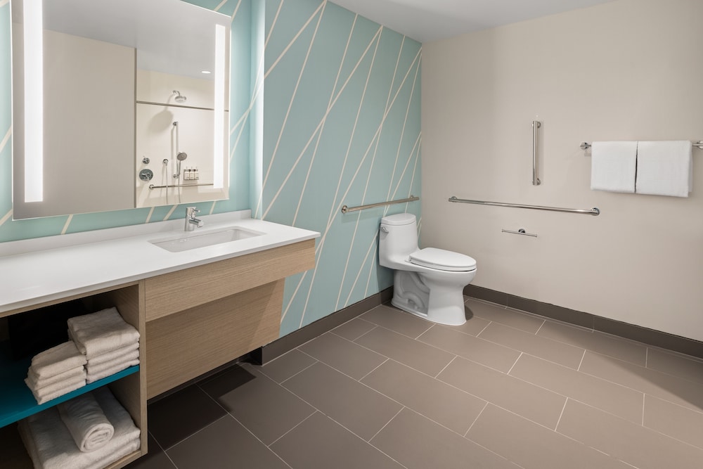 avid hotel Brooklyn Dyker Heights by IHG - photo 11