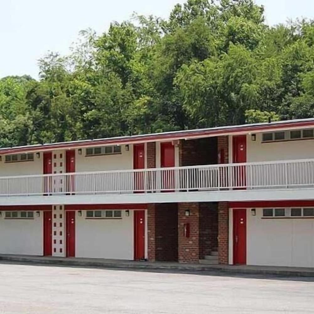 Hometown Inn Staunton - photo 29