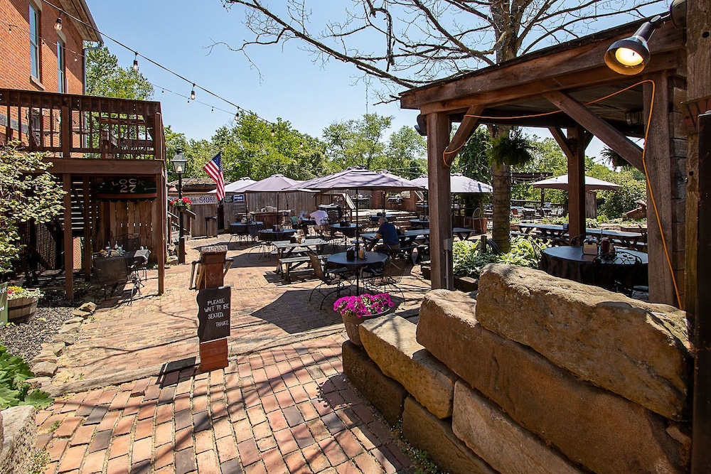 Country Squire Inn & Suites - photo 26