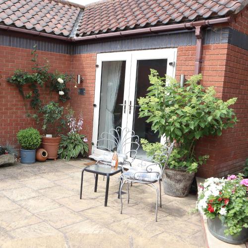 The Gardens Room — hotel in Upton