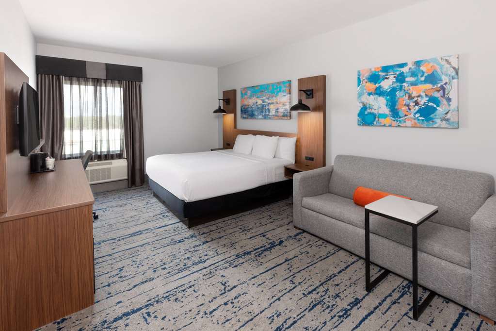 La Quinta Inn & Suites by Wyndham Rockport Fulton - photo 33