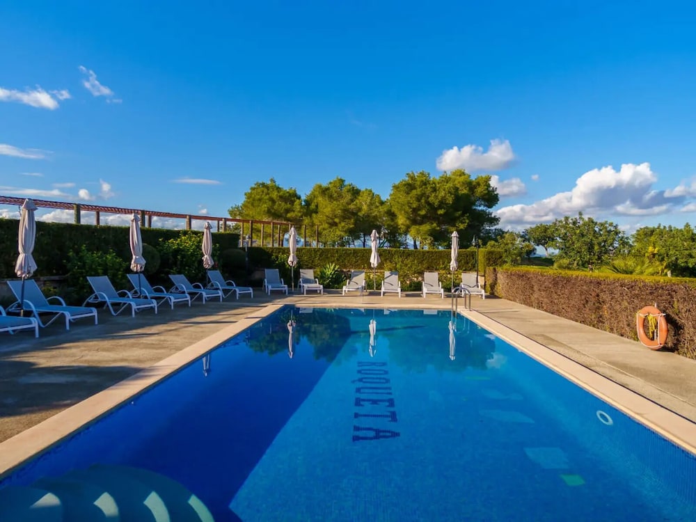Agroturismo Roqueta — Maria De La Salut