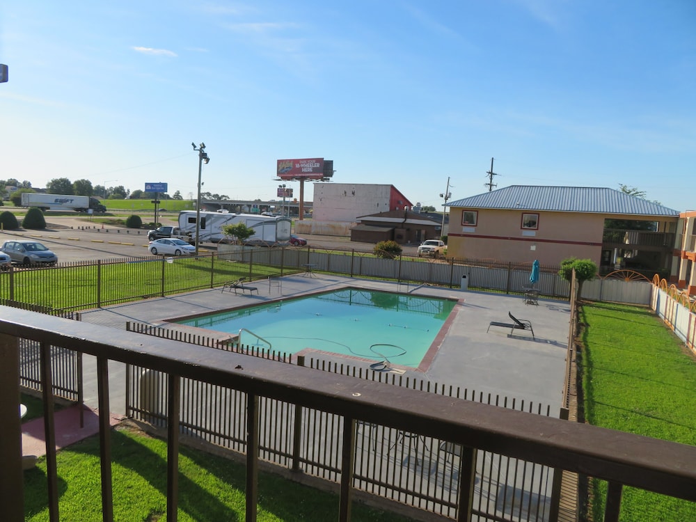 Days Inn by Wyndham Blytheville - photo 56