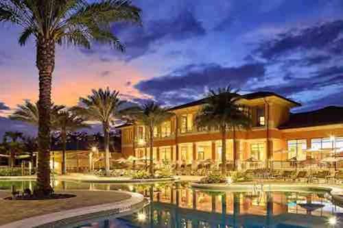 AMAZING vacation house .Mins to Disney Regal oasks — 4-Star Luxury Hotel in Orlando, United States