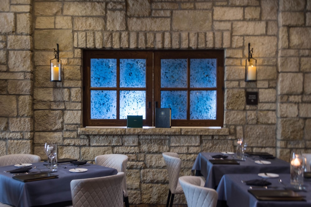 The Oread Lawrence Tapestry Collection by Hilton - photo 110