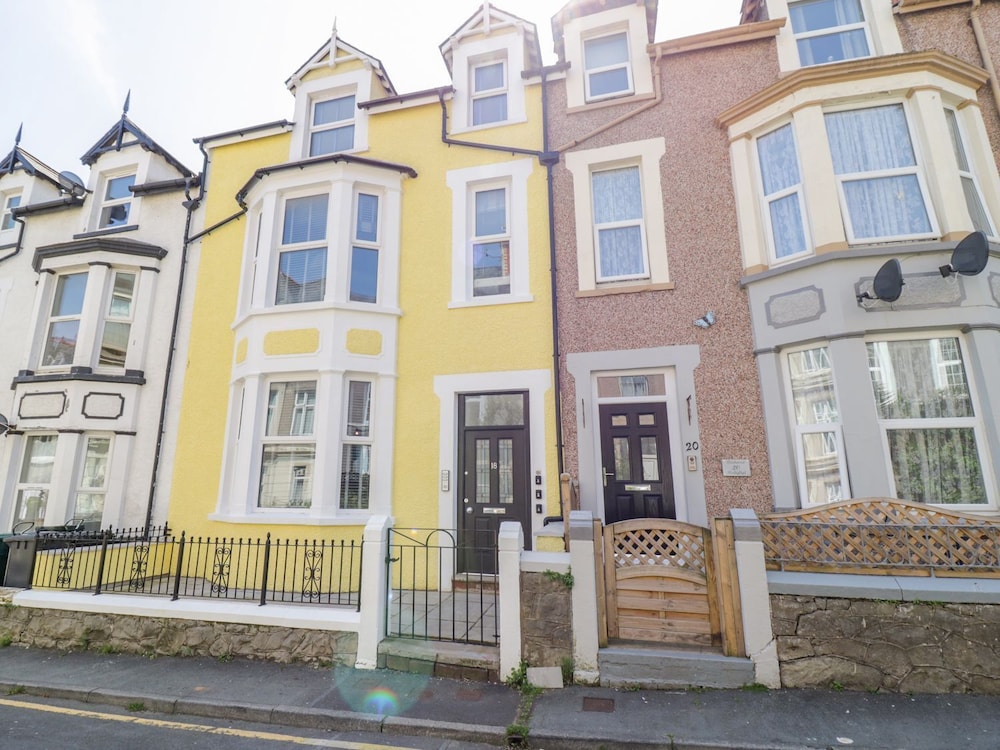 MidTown Manhattan House — 4-Star Luxury Hotel in Llandudno, United Kingdom